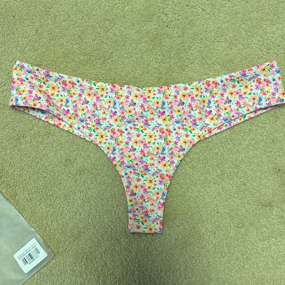 Kulani Kinis Bathing Suit Bikini Set Color Dollhouse Size Medium - Picture 9 of 12